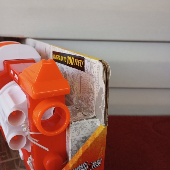 Buzzbee Toys Air Warriors The Walking Dead Rick's Revolver - Picture 5 of 8